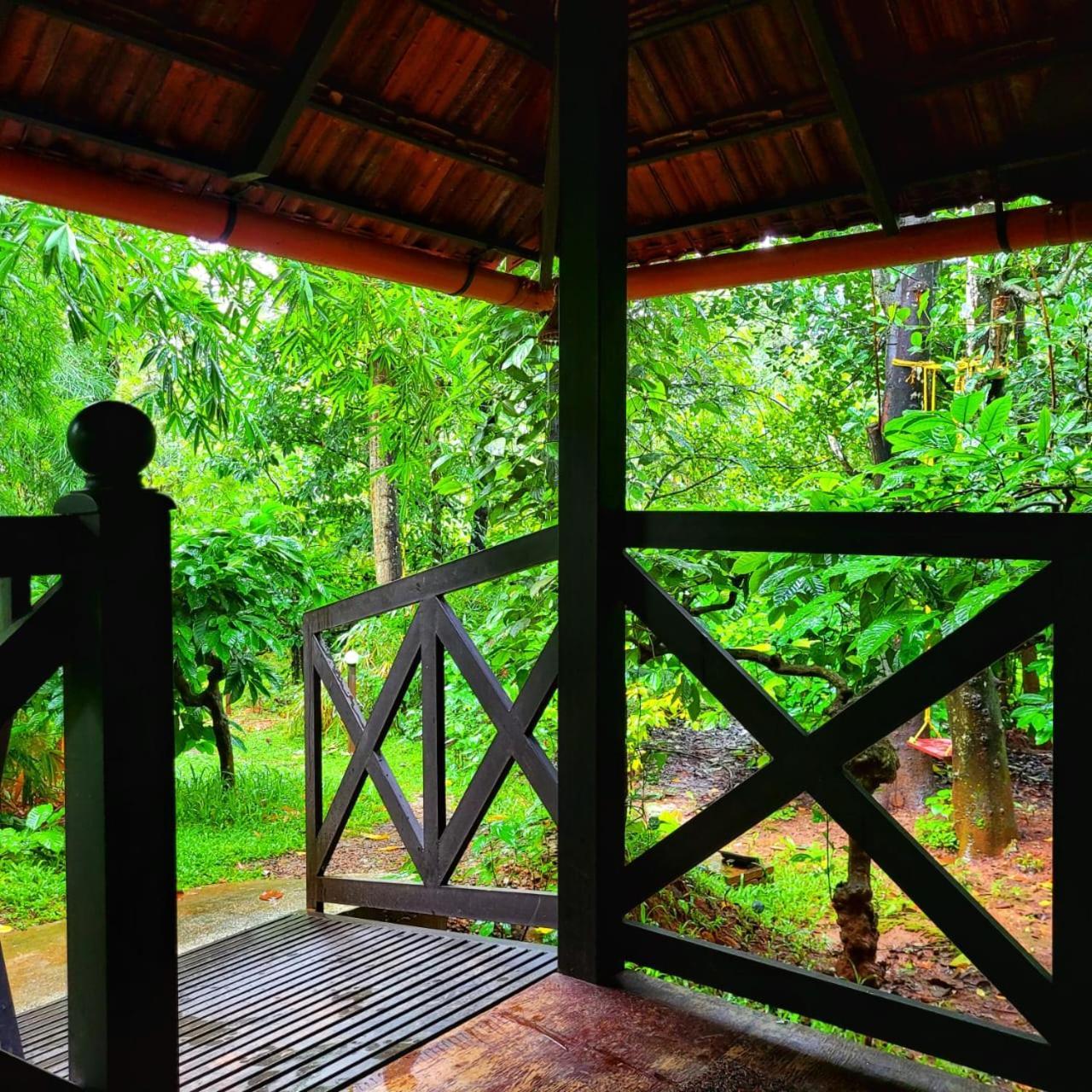 Greens Tree House & Wood House Sultan Bathery Esterno foto