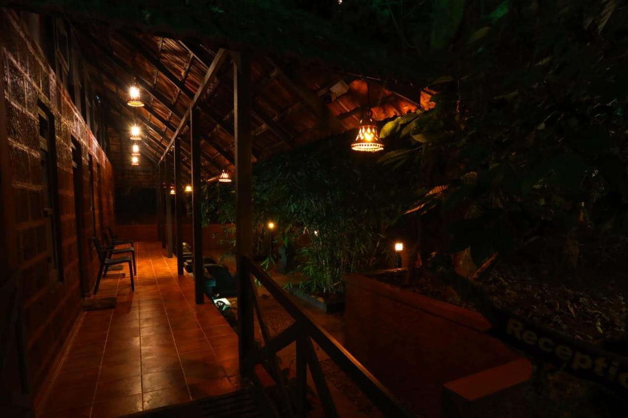 Greens Tree House & Wood House Sultan Bathery Esterno foto